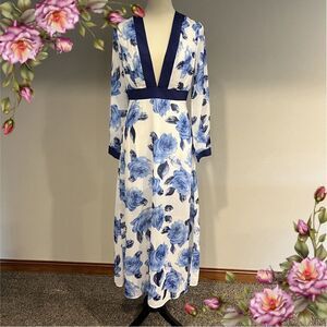 Deep v-neck long sleeve floral a-line midi dress size small